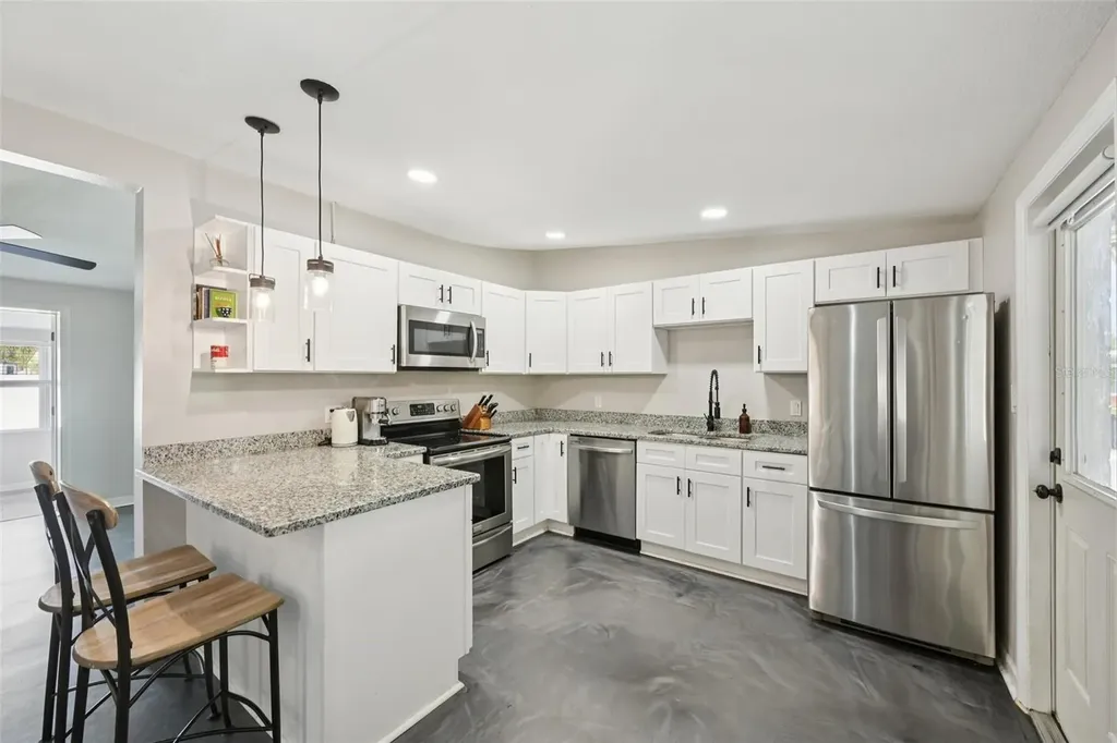 2416 Emory Avenue Bradenton FL 34207
