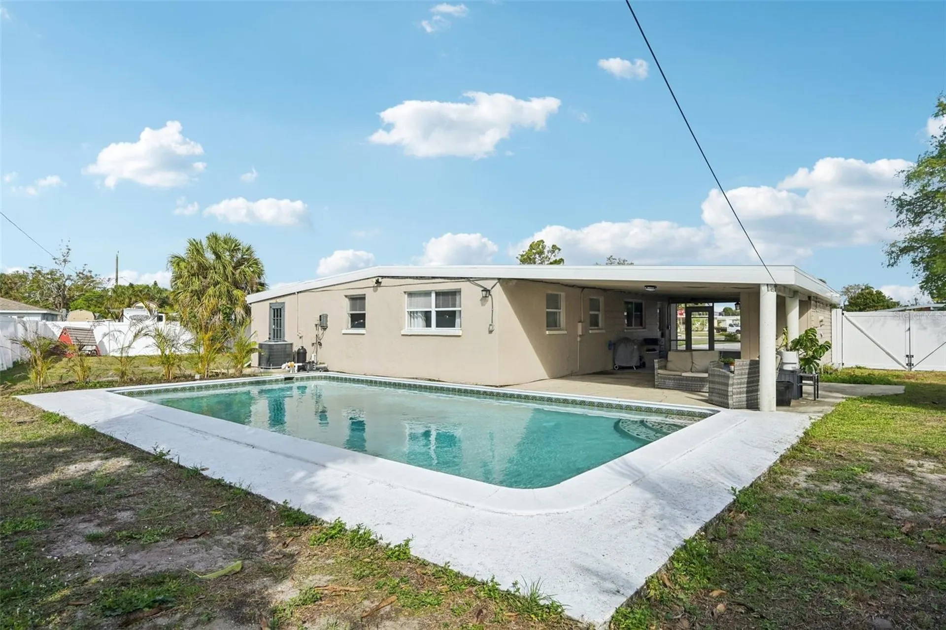2416 Emory Avenue Bradenton FL 34207