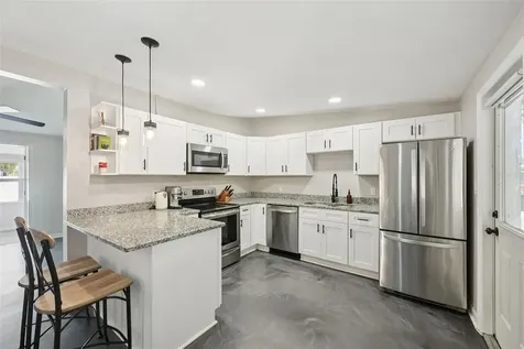 2416 Emory Avenue Bradenton FL 34207