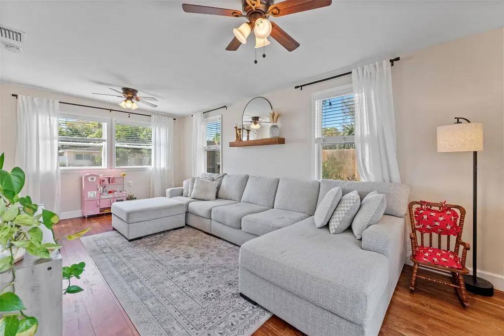251 Davison Avenue NE St Petersburg FL 33703