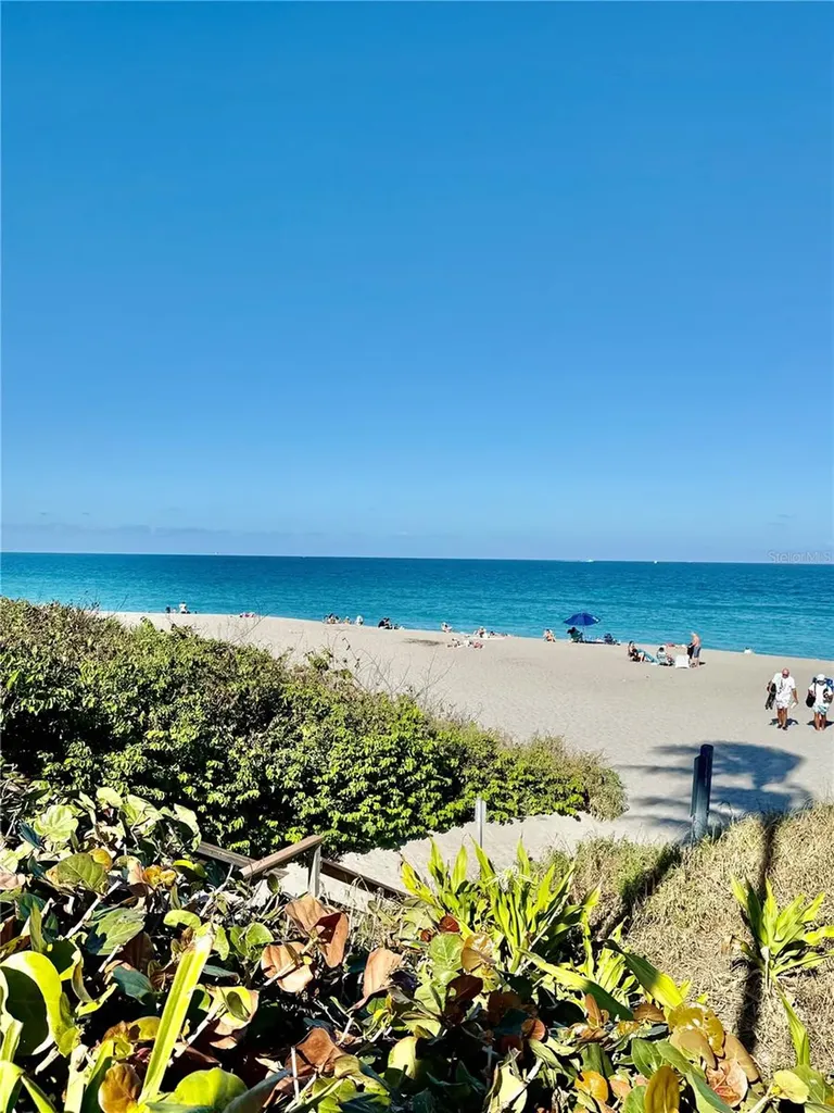 915 Bay Colony Drive S Juno Beach FL 33408