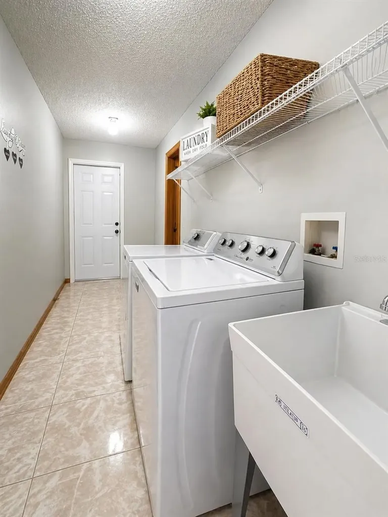 1927 Gamboge Drive Orlando FL 32822