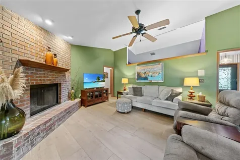 529 Burnt Tree Apopka FL 32712