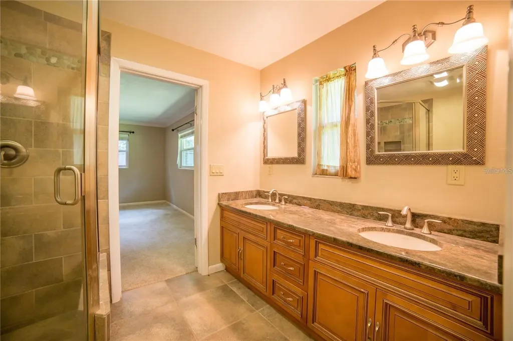 1009 NW 39th Drive Gainesville FL 32605