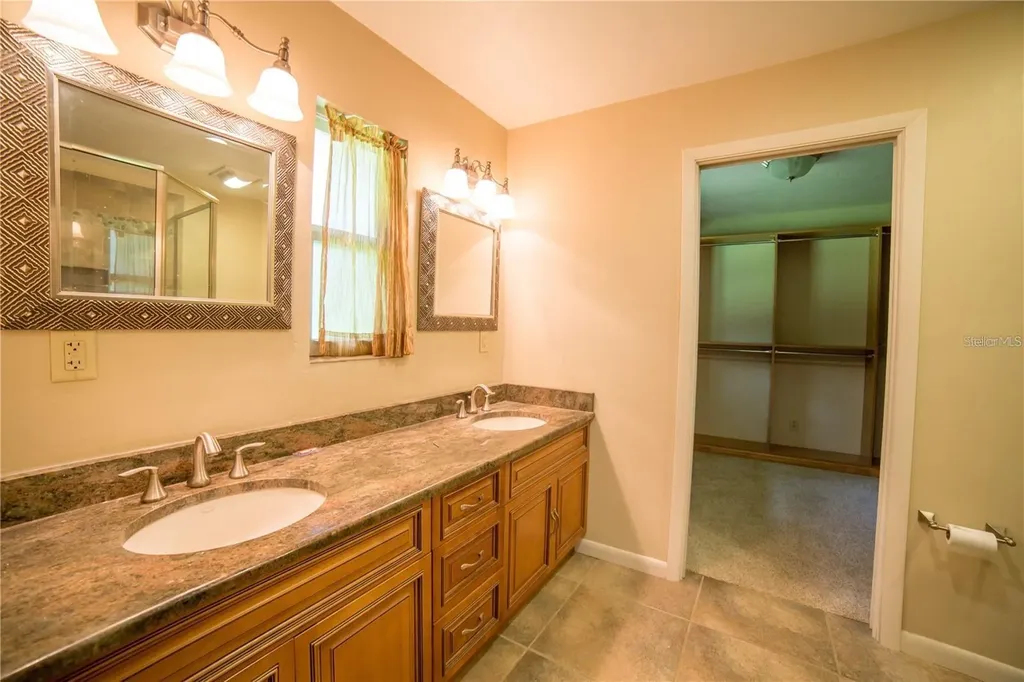 1009 NW 39th Drive Gainesville FL 32605