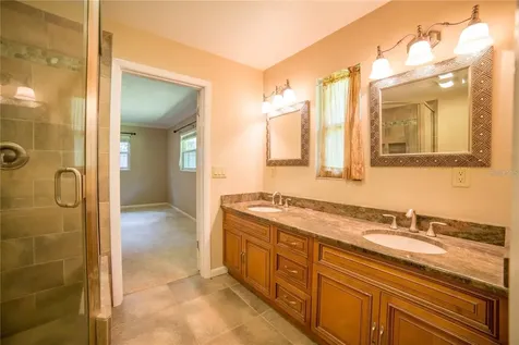 1009 NW 39th Drive Gainesville FL 32605