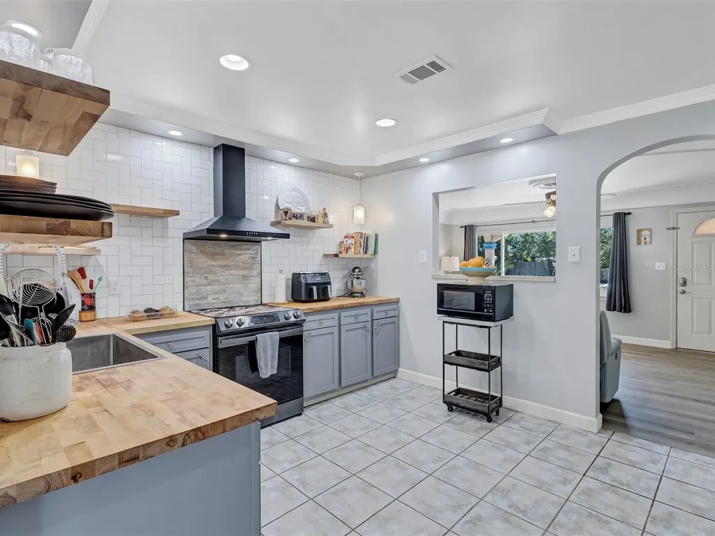 4451 14th Avenue N St Petersburg FL 33713