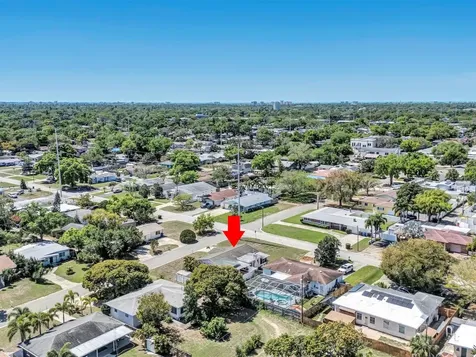4451 14th Avenue N St Petersburg FL 33713