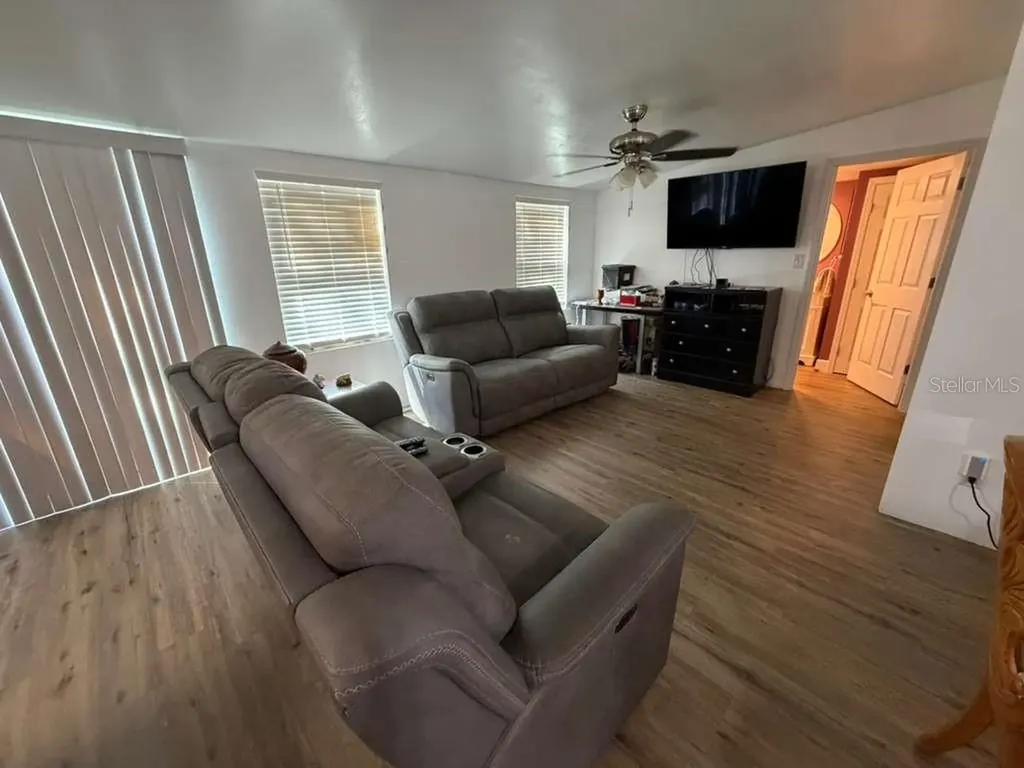 2412 Island Oaks W Lakeland FL 33805