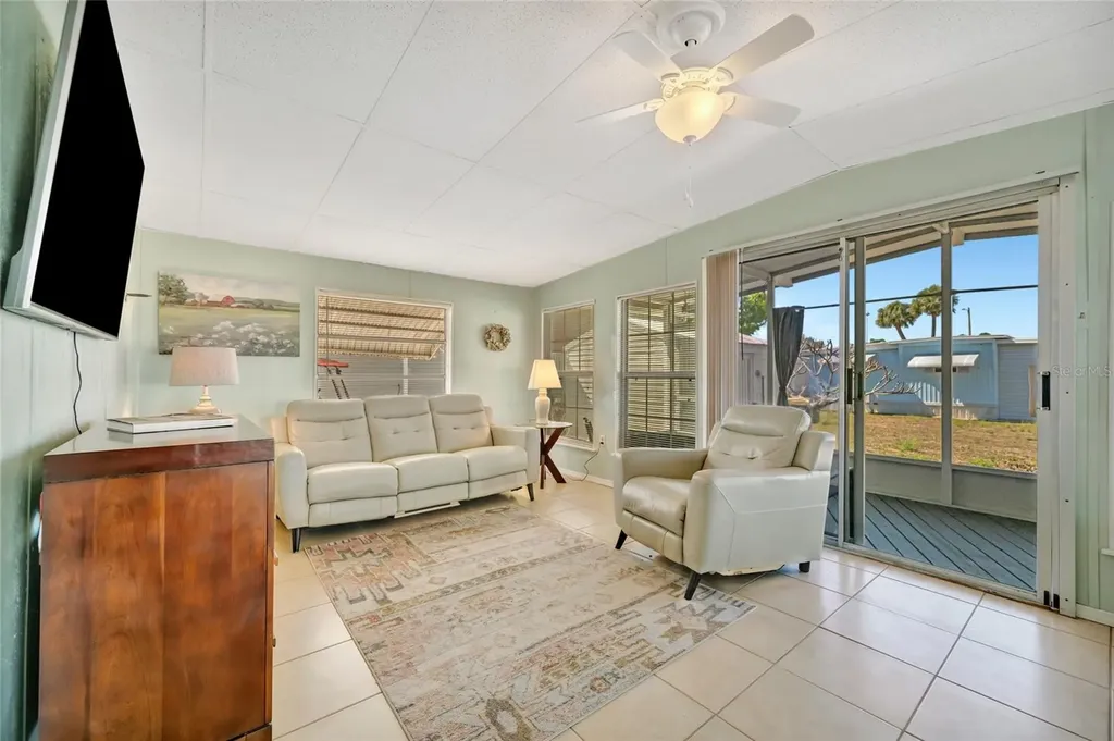 110 E Saint Lucia Loop Apollo Beach FL 33572