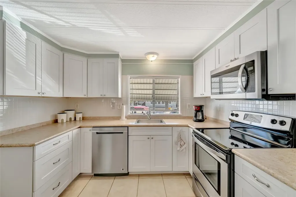 110 E Saint Lucia Loop Apollo Beach FL 33572