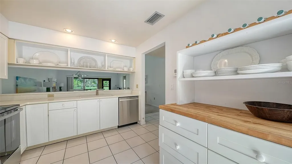 4557 Kingsmere Sarasota FL 34235