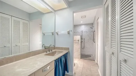 4557 Kingsmere Sarasota FL 34235