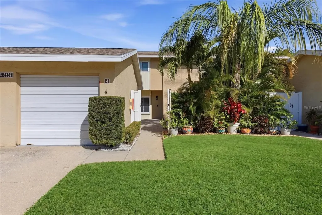 6537 Cape Hatteras Way NE St Petersburg FL 33702