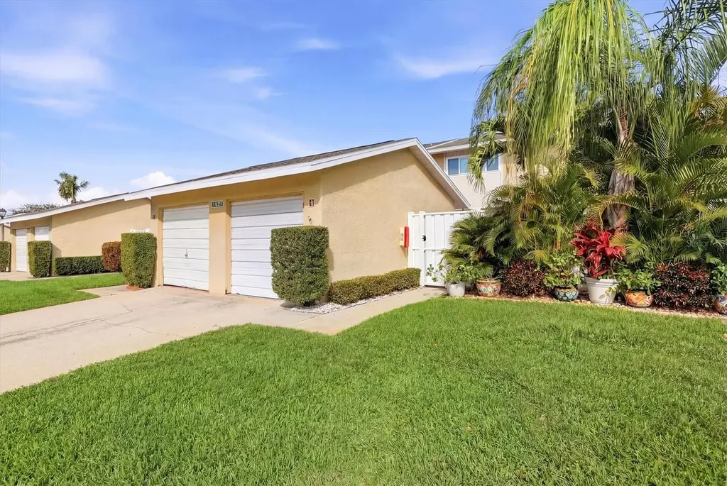 6537 Cape Hatteras Way NE St Petersburg FL 33702