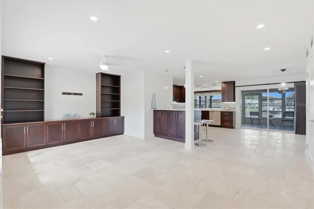 6537 Cape Hatteras Way NE St Petersburg FL 33702