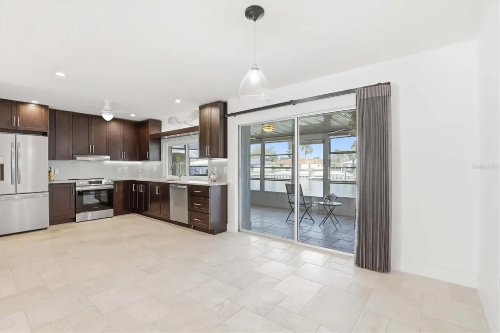 6537 Cape Hatteras Way NE St Petersburg FL 33702