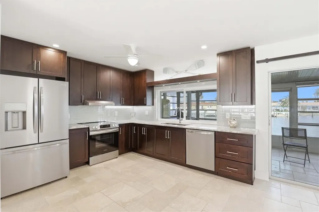 6537 Cape Hatteras Way NE St Petersburg FL 33702