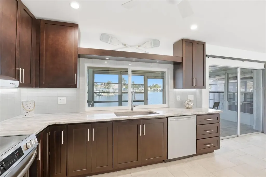 6537 Cape Hatteras Way NE St Petersburg FL 33702