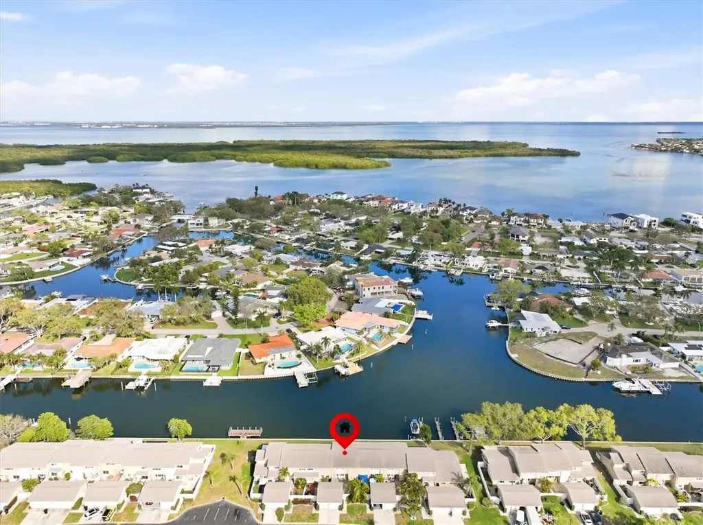 6537 Cape Hatteras Way NE St Petersburg FL 33702