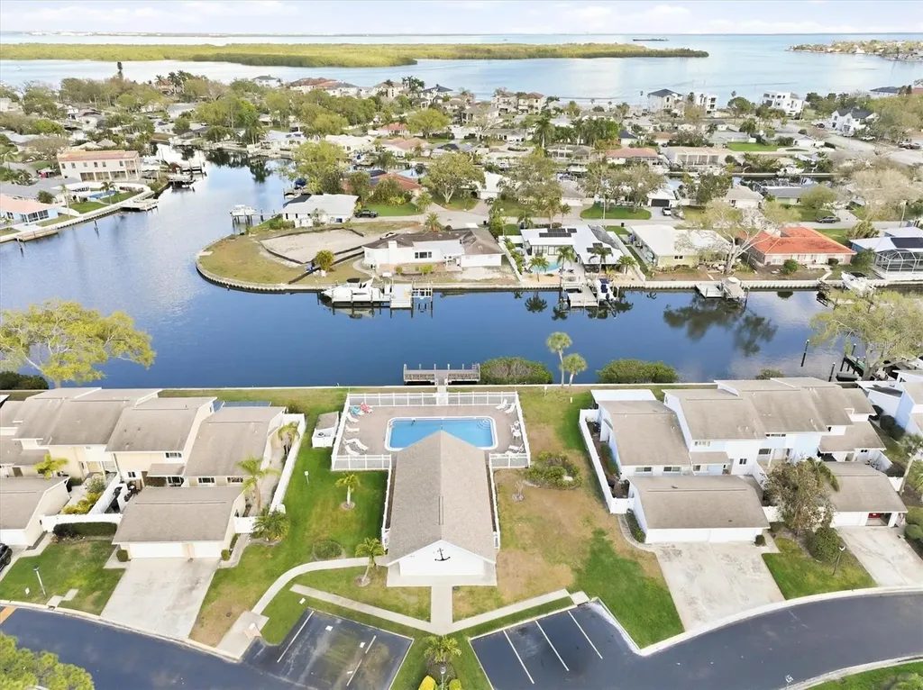 6537 Cape Hatteras Way NE St Petersburg FL 33702