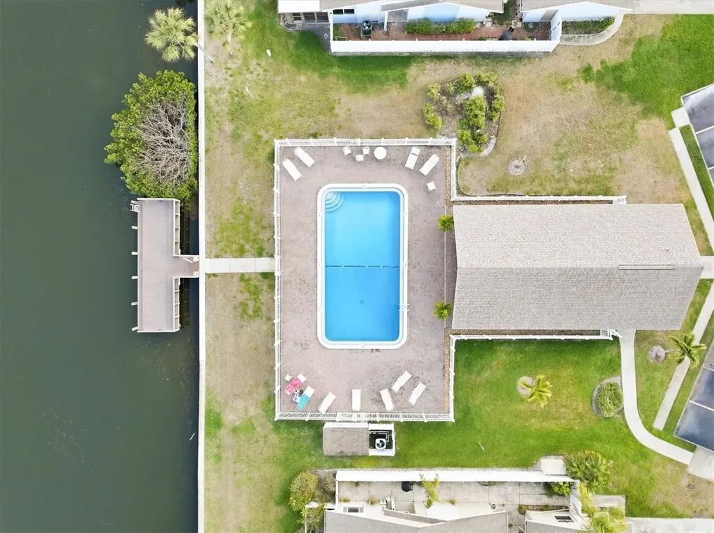 6537 Cape Hatteras Way NE St Petersburg FL 33702