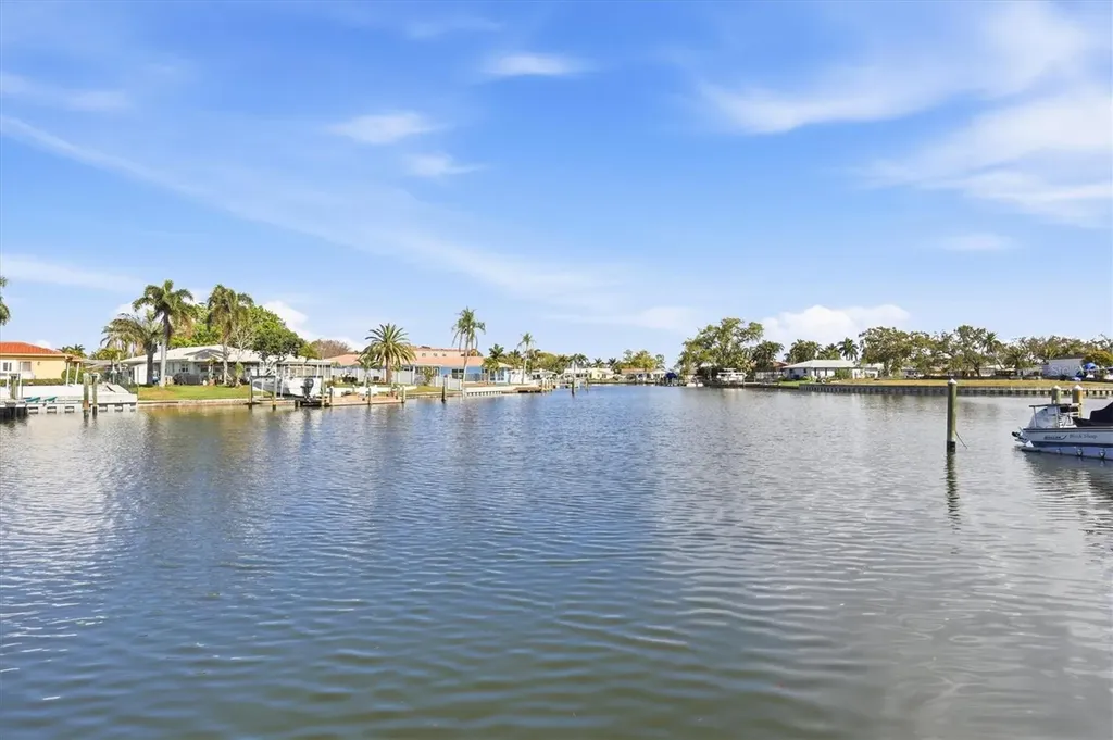 6537 Cape Hatteras Way NE St Petersburg FL 33702