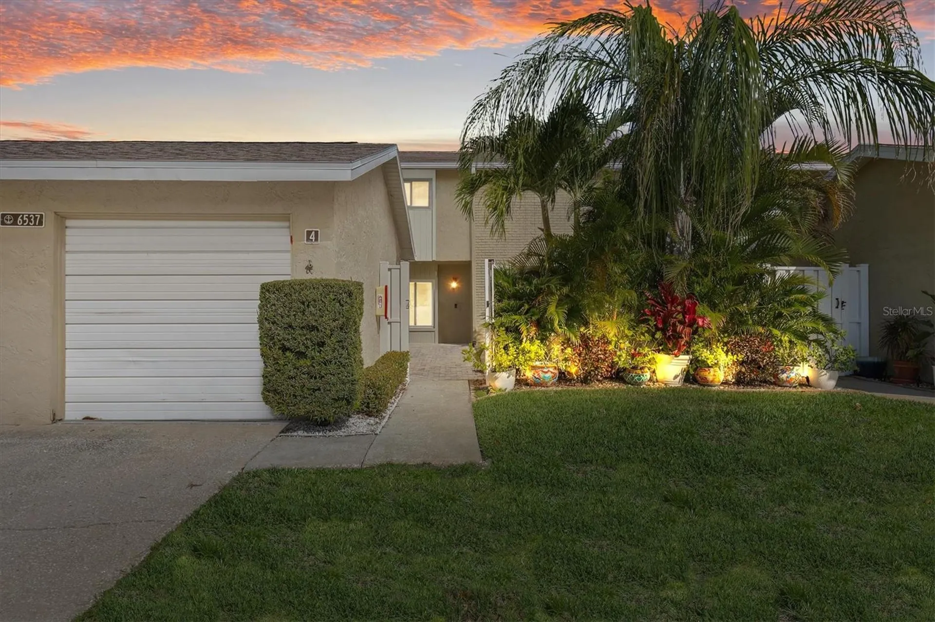 6537 Cape Hatteras Way NE St Petersburg FL 33702