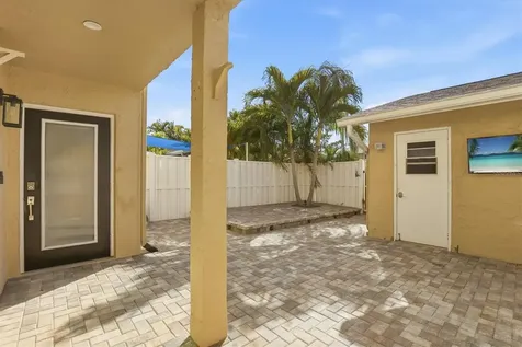 6537 Cape Hatteras Way NE St Petersburg FL 33702