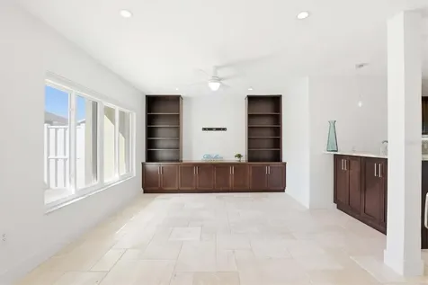 6537 Cape Hatteras Way NE St Petersburg FL 33702