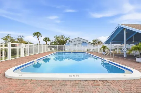 6537 Cape Hatteras Way NE St Petersburg FL 33702