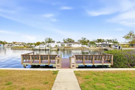 6537 Cape Hatteras Way NE St Petersburg FL 33702