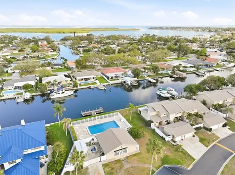 6537 Cape Hatteras Way NE St Petersburg FL 33702