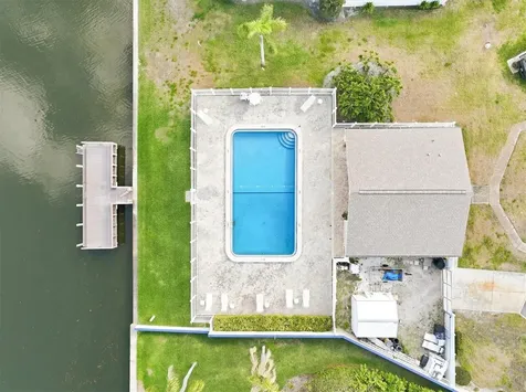 6537 Cape Hatteras Way NE St Petersburg FL 33702
