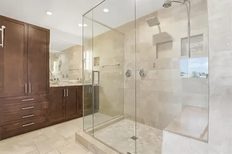 6537 Cape Hatteras Way NE St Petersburg FL 33702