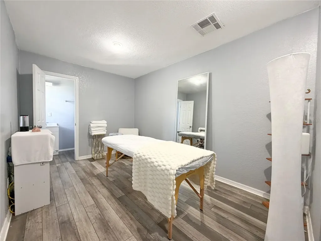 141 S Hiawassee Road Orlando FL 32835