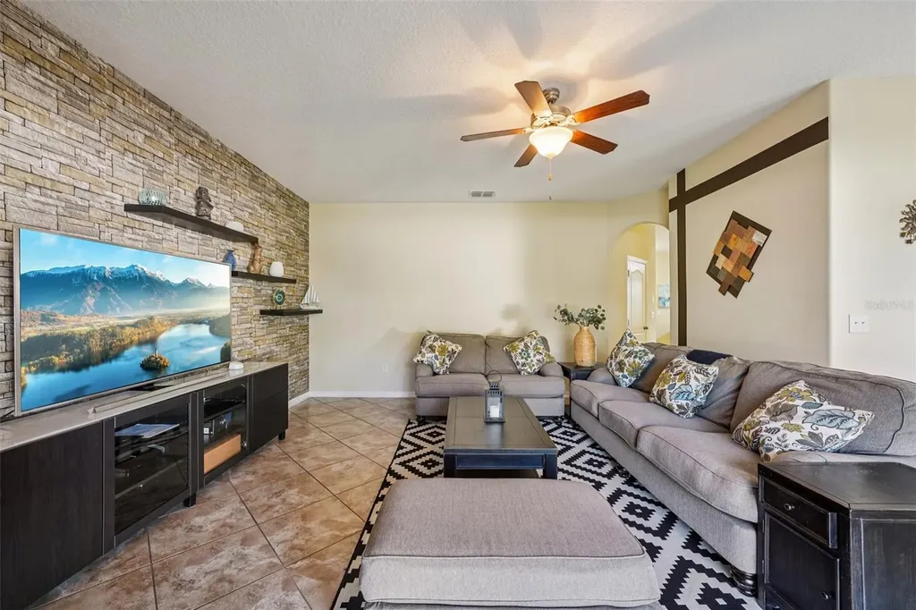 10914 Whitecap Drive Riverview FL 33579