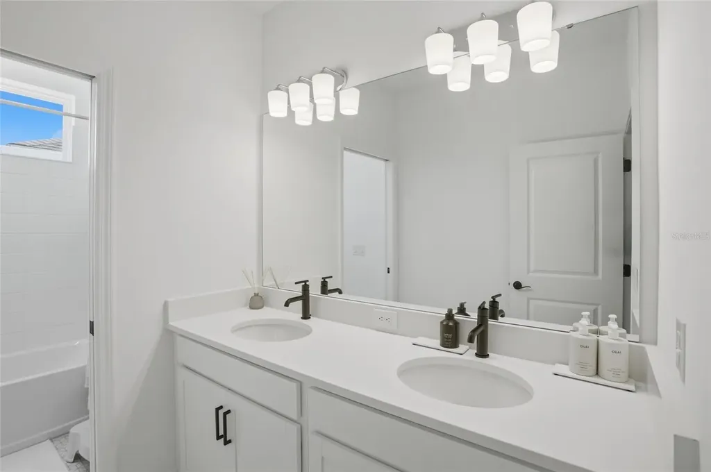 19310 Banfield Place Orlando FL 32827