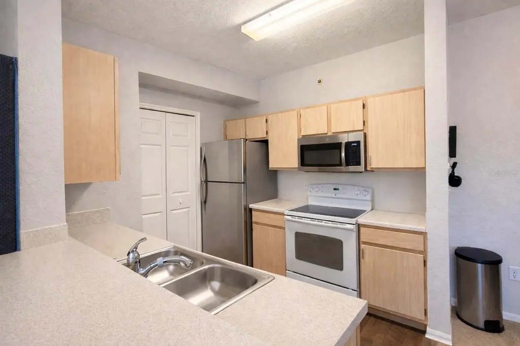 5483 Vineland Road Orlando FL 32811