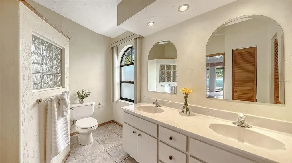 5594 Wilde Oak Way Sarasota FL 34232
