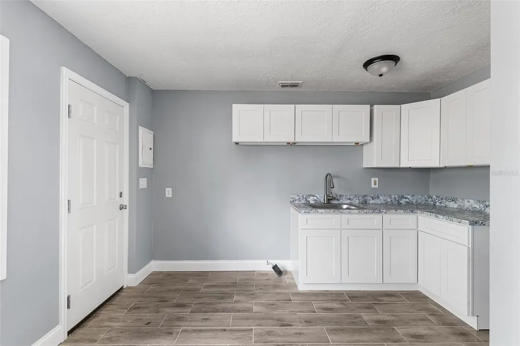 122 S Garfield Avenue Deland FL 32724