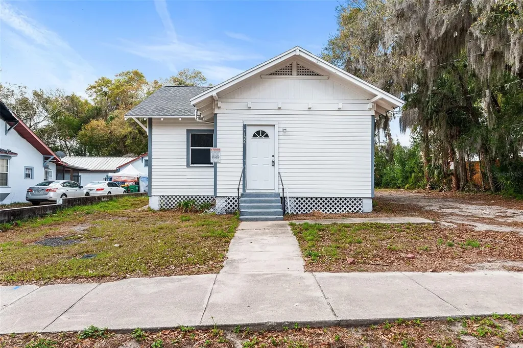 122 S Garfield Avenue Deland FL 32724