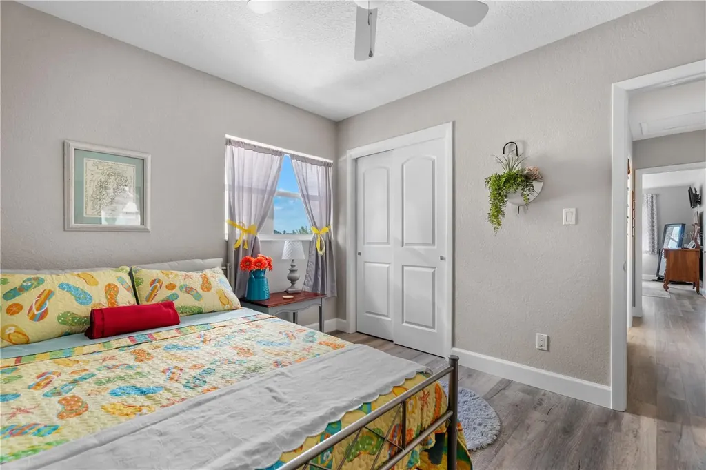 3753 46th Avenue S St Petersburg FL 33711