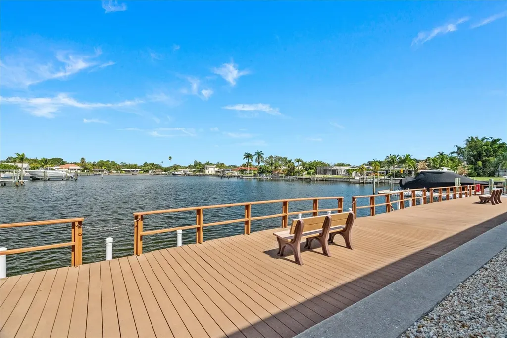 3753 46th Avenue S St Petersburg FL 33711