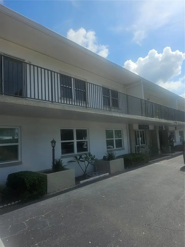 3753 46th Avenue S St Petersburg FL 33711