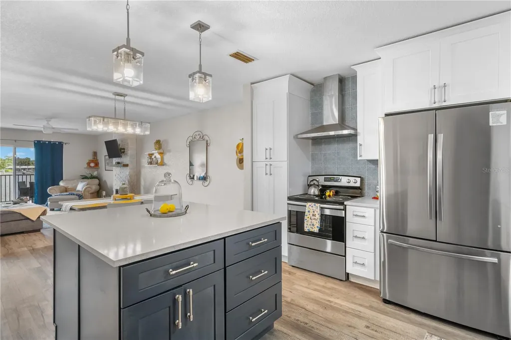 3753 46th Avenue S St Petersburg FL 33711