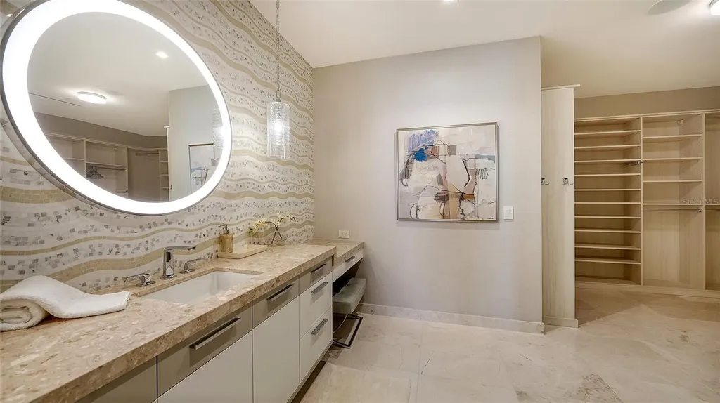1561 Gulf Of Mexico Drive Longboat Key FL 34228