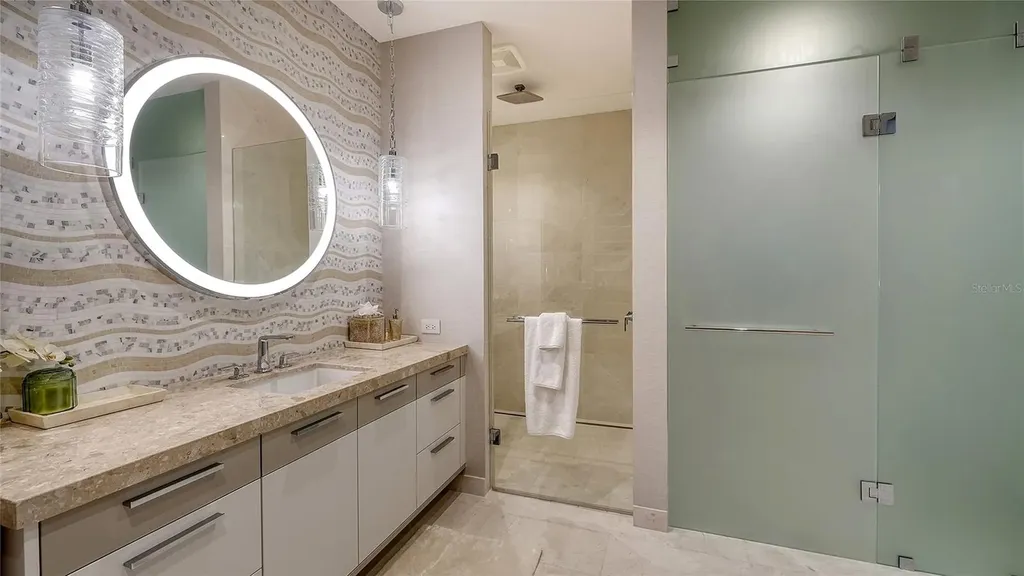 1561 Gulf Of Mexico Drive Longboat Key FL 34228