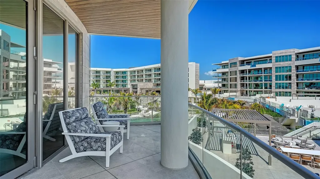 1561 Gulf Of Mexico Drive Longboat Key FL 34228