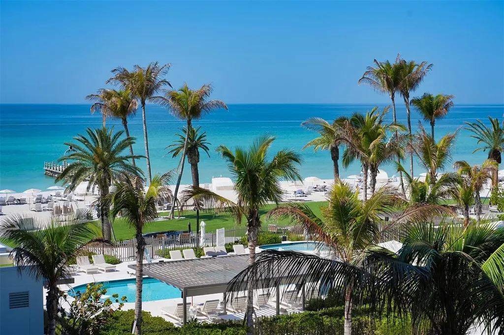 1561 Gulf Of Mexico Drive Longboat Key FL 34228